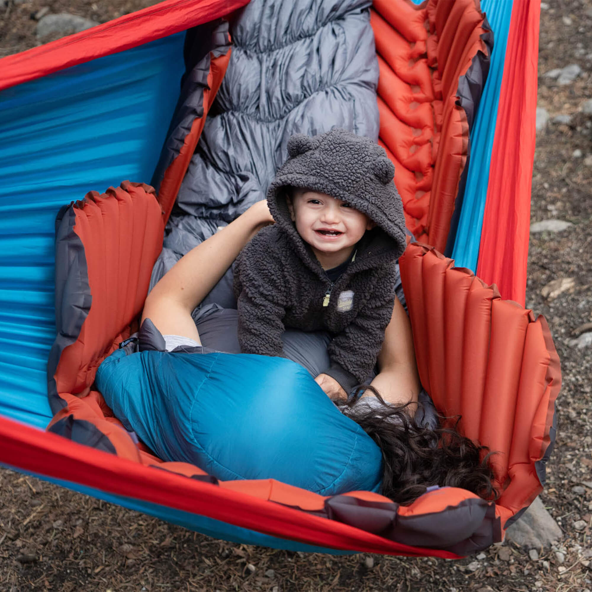 Insulated Hammock V Sleeping Pad, Red, Lifestyle Swinging