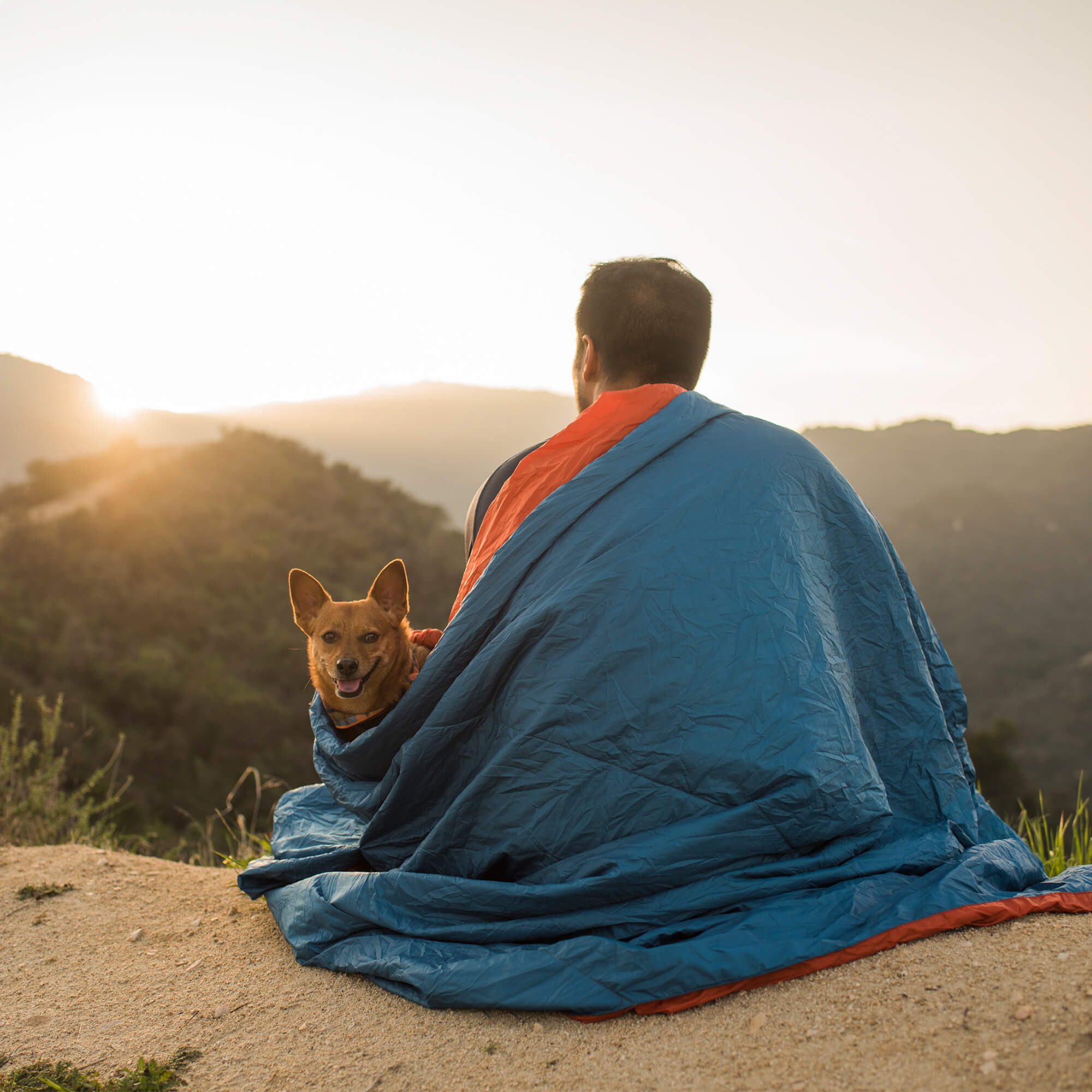 Versa Blanket, Blue/Orange, Lifestyle Scenery