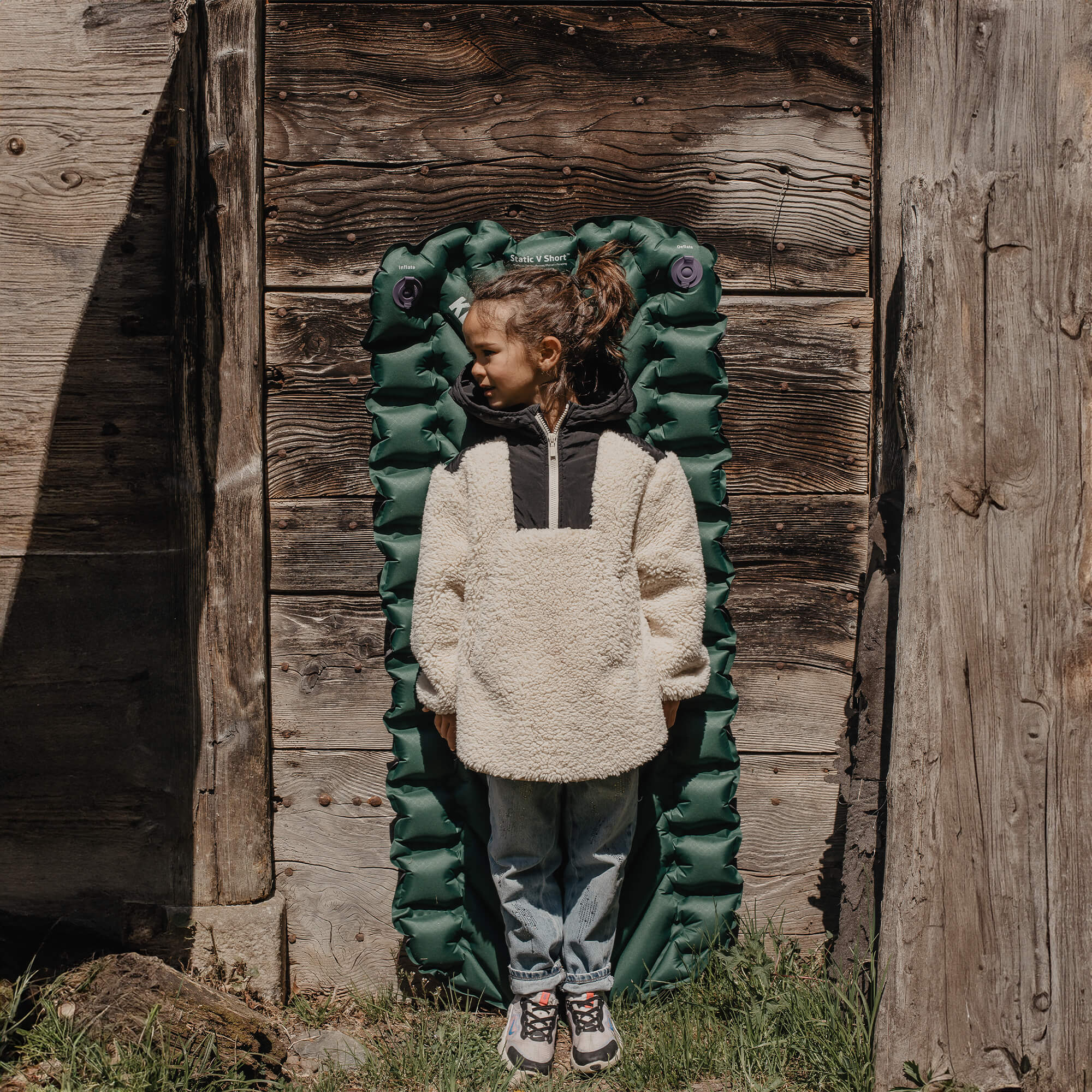 Static V Short Sleeping Bag, Green, Lifestyle Girl Standing