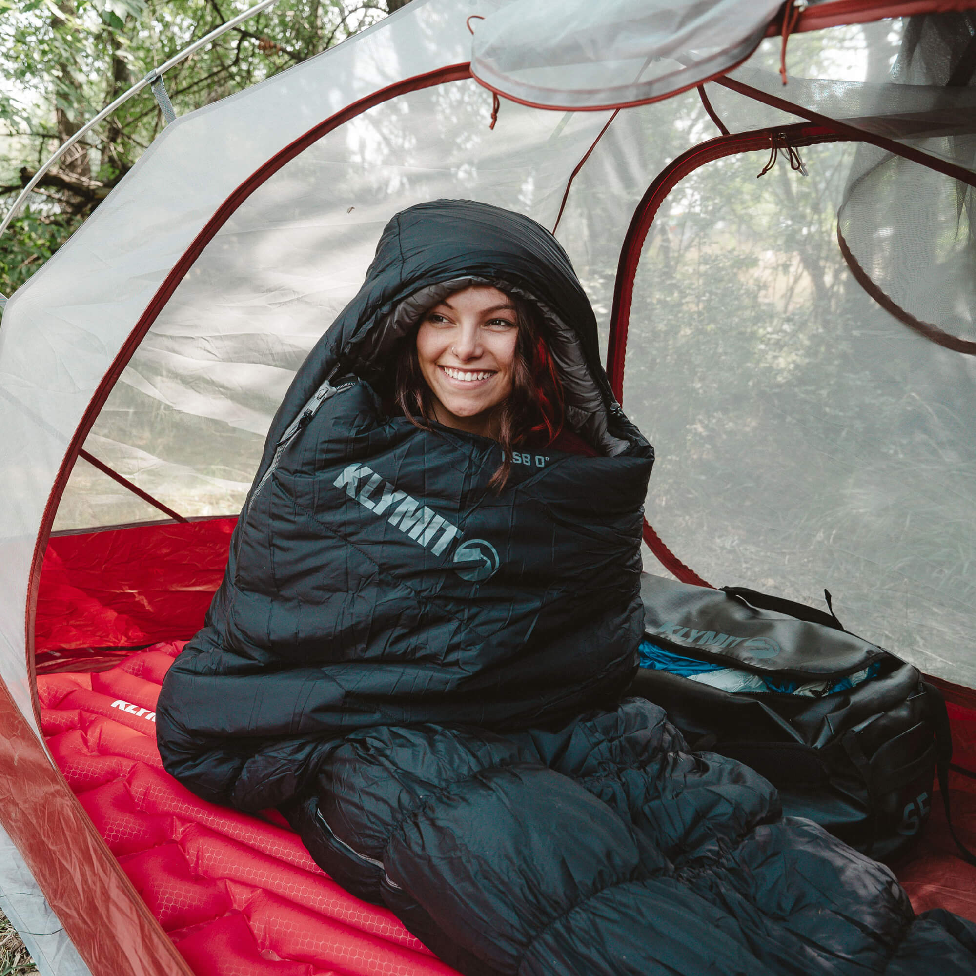 0 Degree Full-Synthetic Sleeping Bag, Black, Lifestyle Camping Zipped Bag